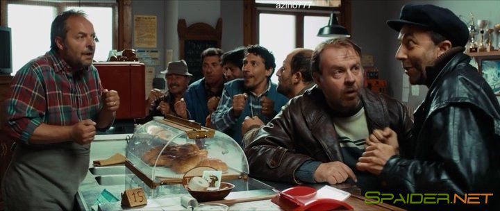 Большая афера в маленьком городе / Un paese quasi perfetto (2016) HDRip | Звук с TS 2 Большая афера в маленьком городе / Un paese quasi perfetto (2016) HDRip | Звук с TS 2